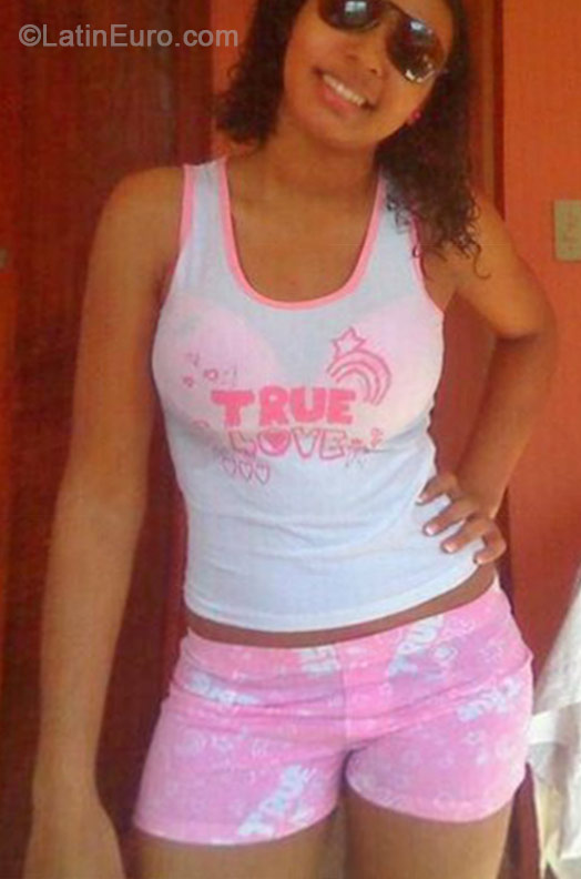 Date this hot Dominican Republic girl Yadi from Santiago DO55226