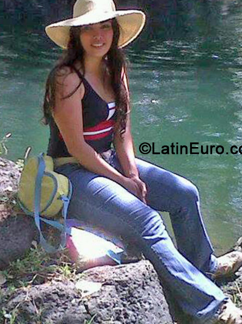 Date this charming Honduras girl Maria from San Pedro Sula HN979