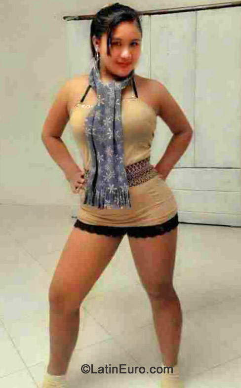 Date this passionate Philippines girl Analiza from Manila PH647