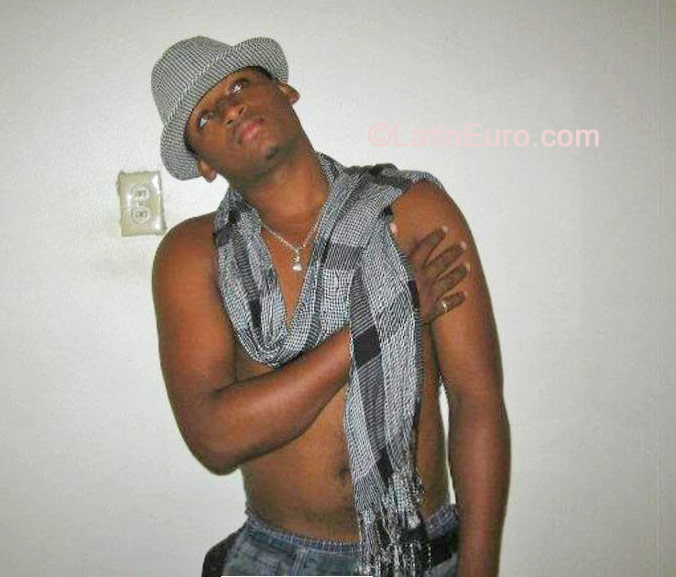 Date this nice looking Dominican Republic man Luis from Santo Domingo DO19190