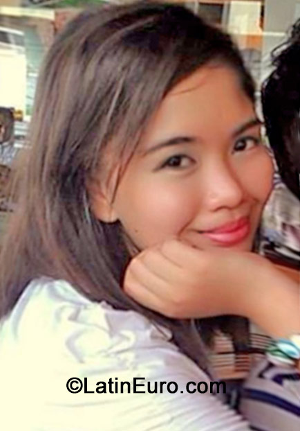 Date this tall Philippines girl Mariel from Manila PH656