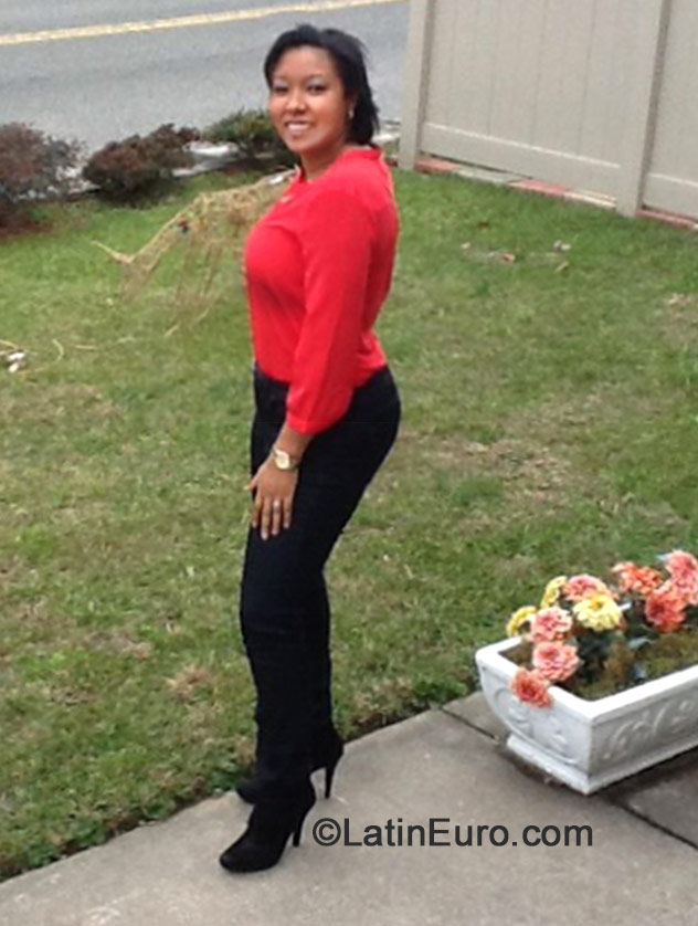 Date this stunning United States girl Rossanna from Philadelphia DO19340