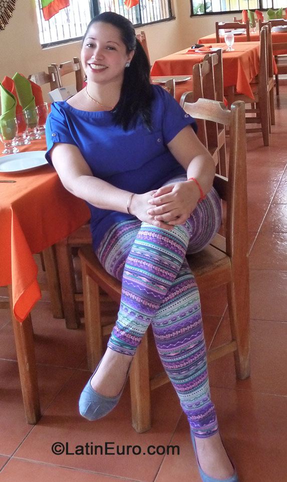 Date this charming Panama girl Yari from Panama City PA437