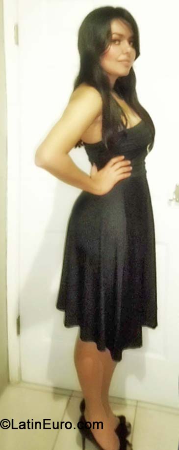 Date this hard body Honduras girl Vale from San Perdo Sula HN1139