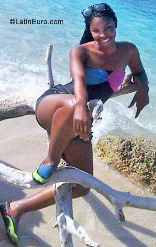 Date this voluptuous Jamaica girl Sherika from Montego Bay JM1798