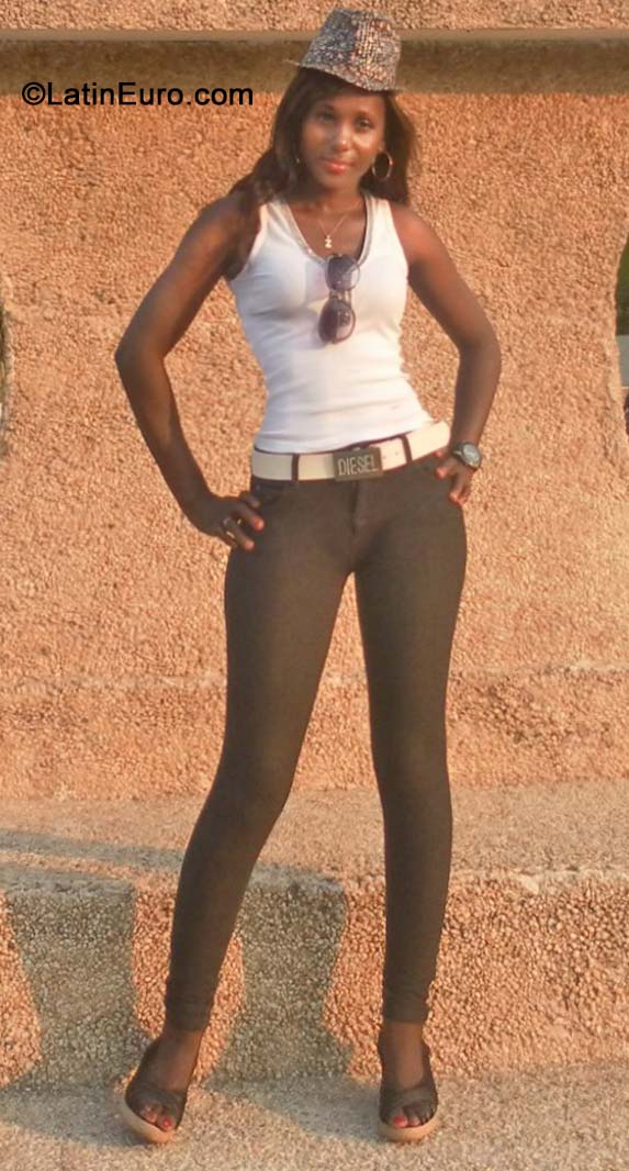 Date this pretty Gabon girl Zita from Libreville GA15