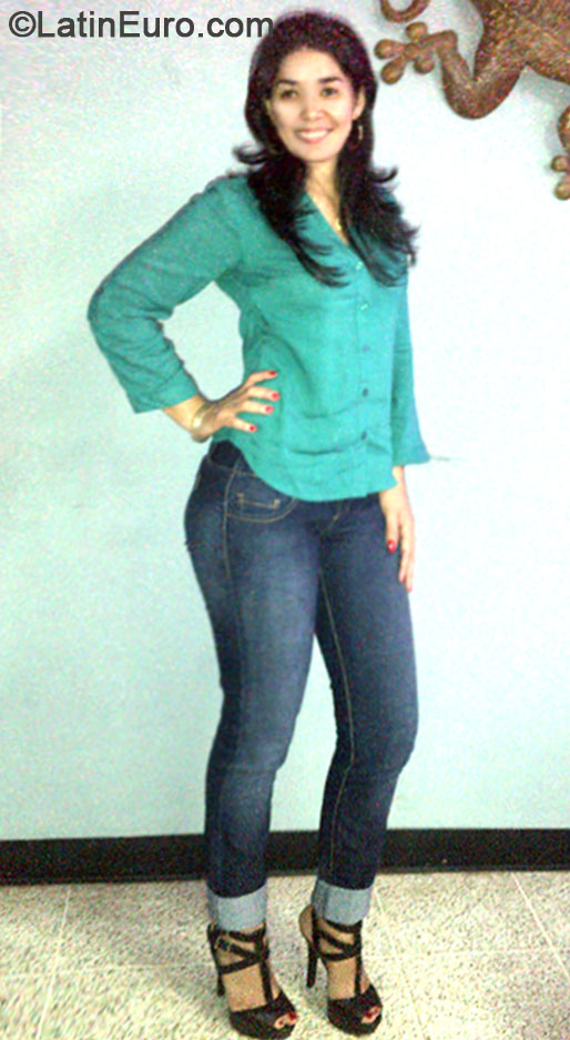 Date this lovely Honduras girl Yaneth from San Pedro Sula HN1188