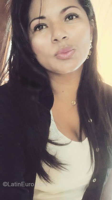 Date this beautiful Brazil girl Cintia from Belem BR8987
