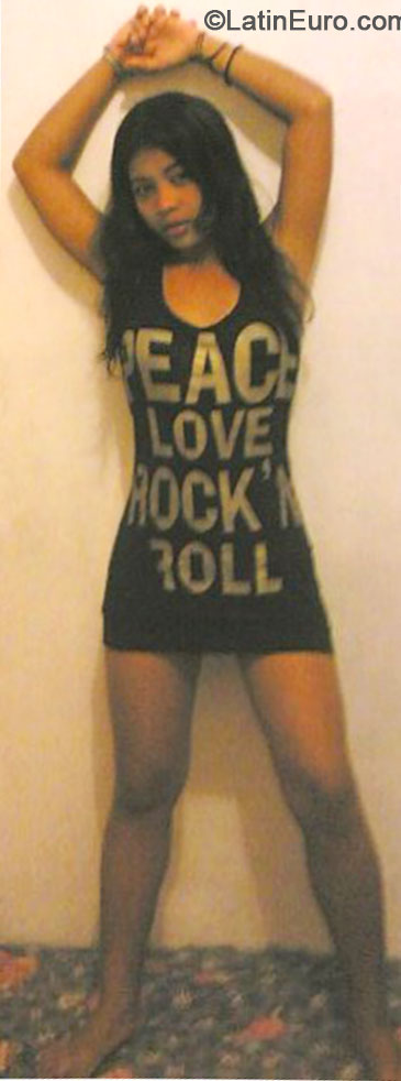 Date this sultry Philippines girl Mira from Cebu City PH692