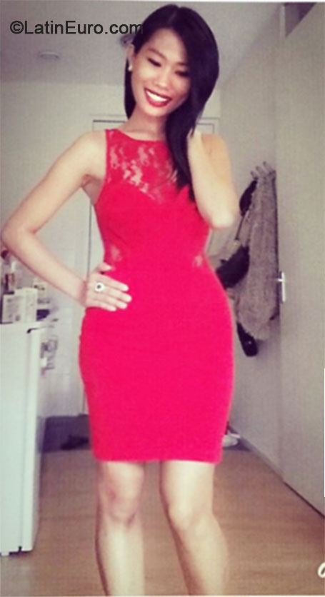 Date this gorgeous Netherlands girl Moneria from Amsterdam NL252