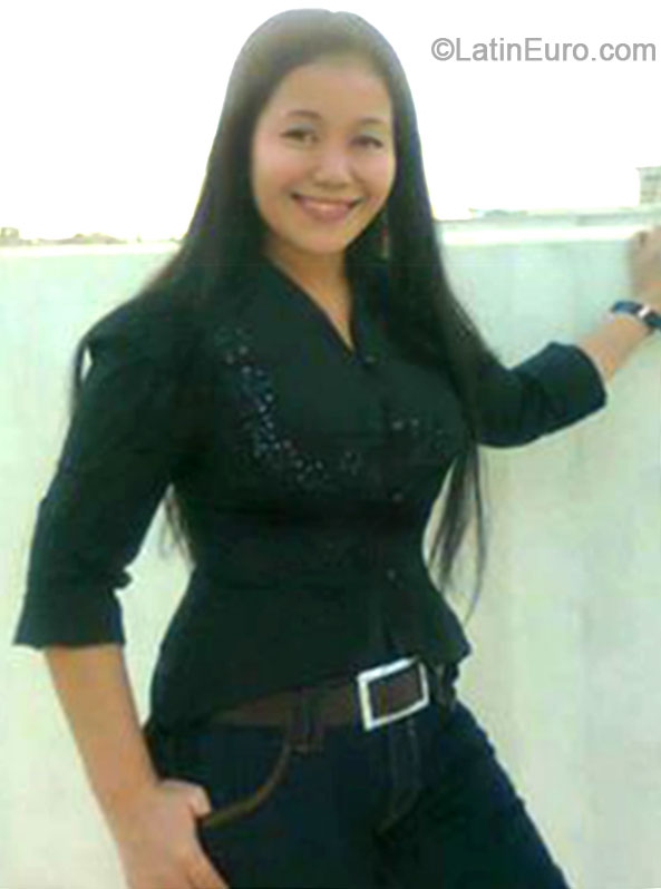 Date this hot Philippines girl Sheryle from Manila PH704