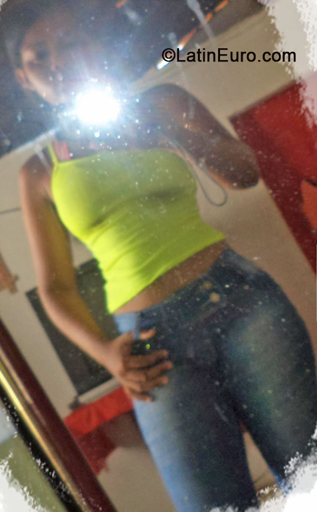 Date this happy Brazil girl Silvia from Maceio BR9048