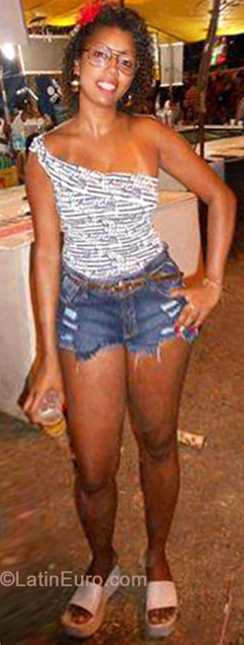 Date this hard body Brazil girl Edna from Rio De Janeiro BR9062