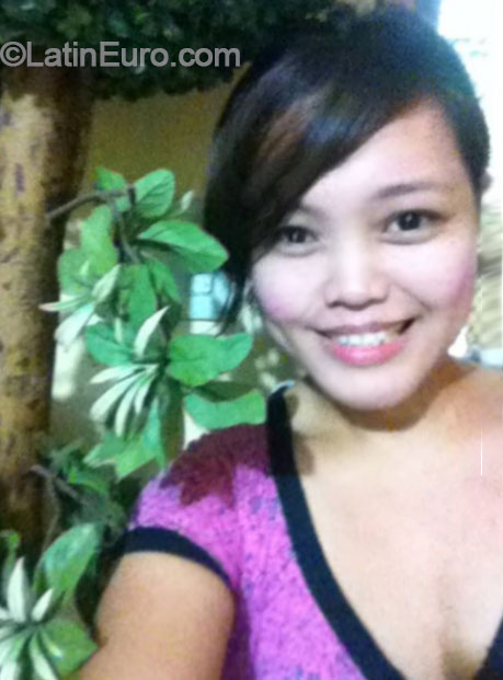 Date this attractive Philippines girl Daisyjoy from Manila PH707
