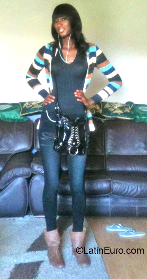 Date this exotic France girl Maria from Paris FR221