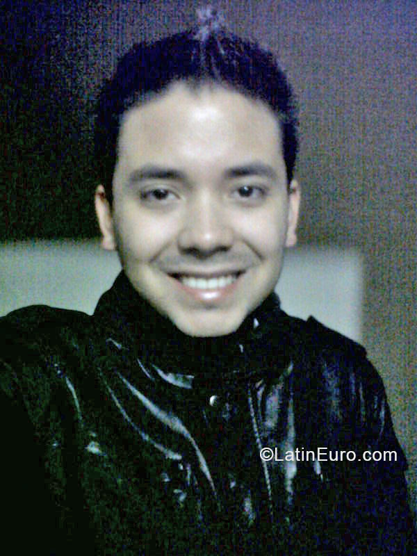 Date this young Panama man Daniel from Panama City PA484