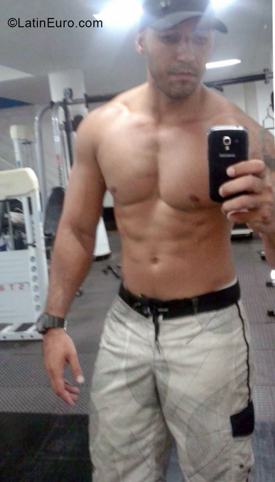 Date this funny Brazil man Fabio from Vitoria BR9121