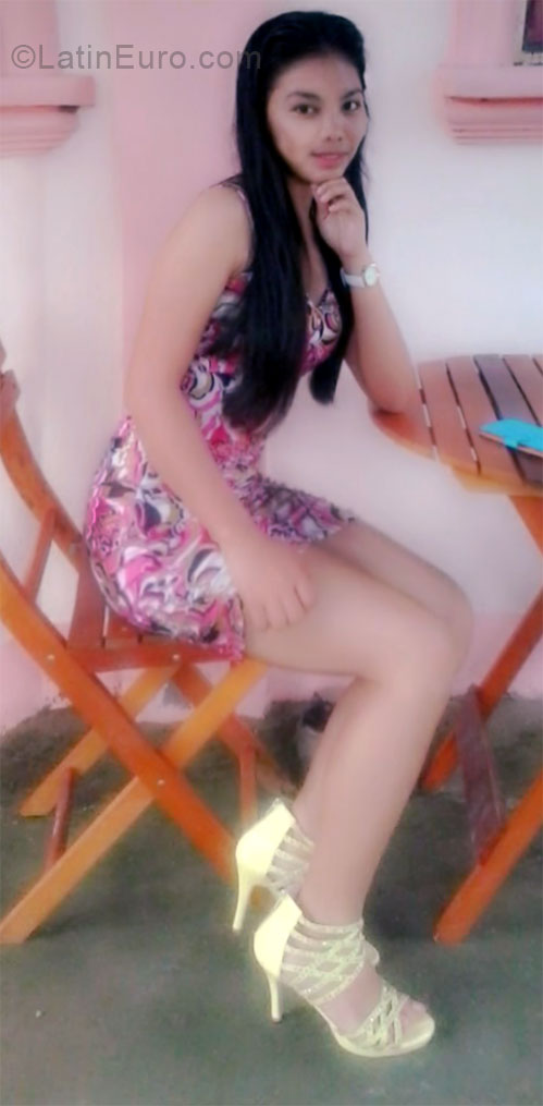 Date this sultry Philippines girl Adelin from Manila PH736