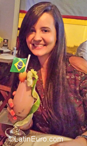 Date this charming Brazil girl Fernanda from Belo Horizonte BR9138
