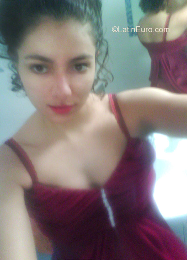 Date this beautiful Italy girl Amanda from Rome IT237