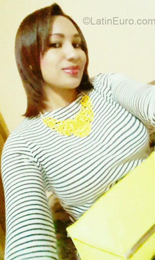 Date this young Honduras girl Alina from La Ceiba HN1393