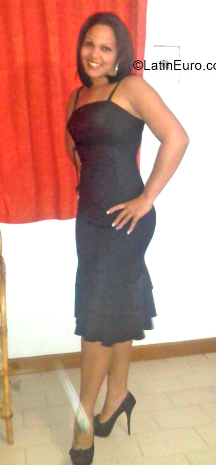 Date this happy Venezuela girl Samantha from Merida VE372