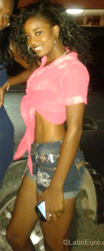 Date this nice looking Jamaica girl Yanique from Kingston JM1922