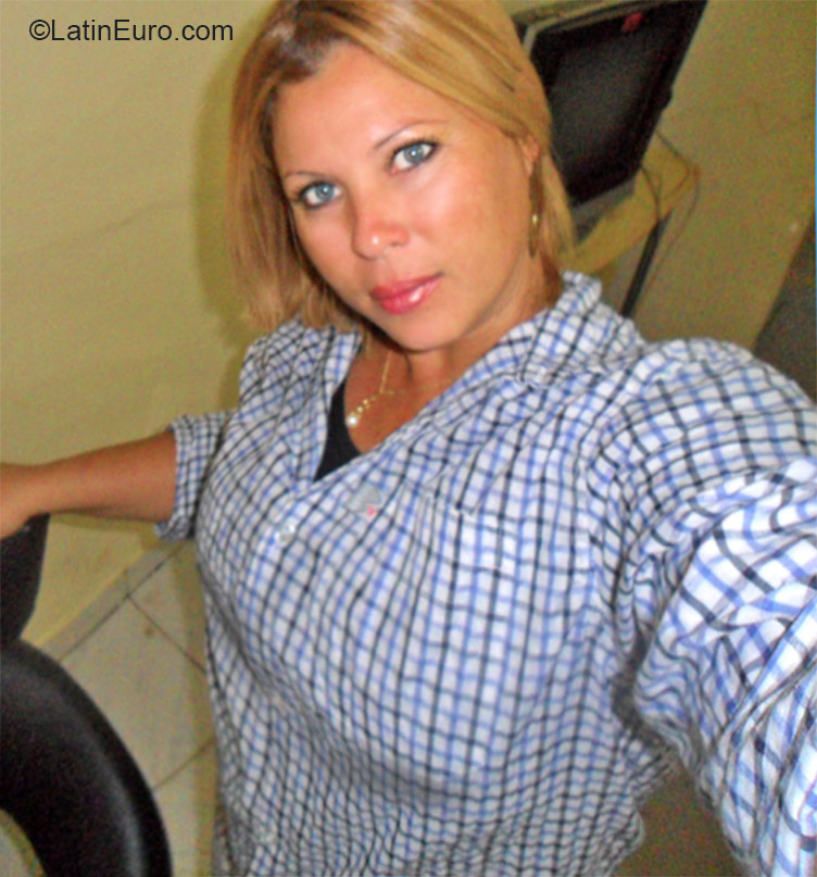 Date this charming Brazil girl Lucy from Rio De Janeiro BR9199