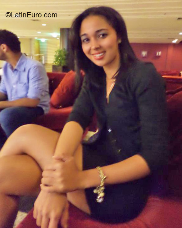 Date this hard body Brazil girl Rayssa from Brasilia BR9203