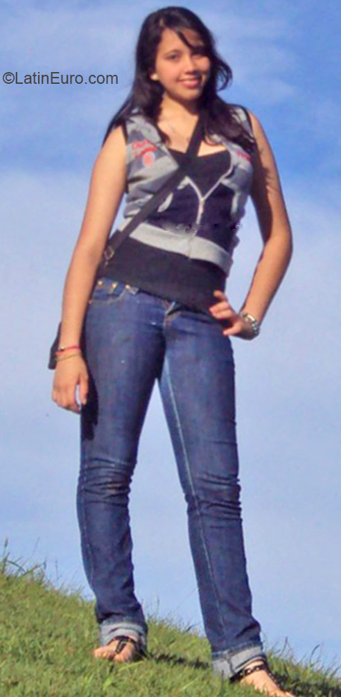 Date this georgeous Venezuela girl Ashly from Maracay VE401