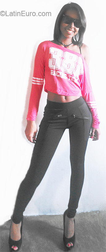 Date this attractive Venezuela girl Wileny from Caracas VE415