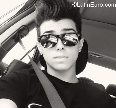 Date this hot Colombia man Andres from Cali CO17052