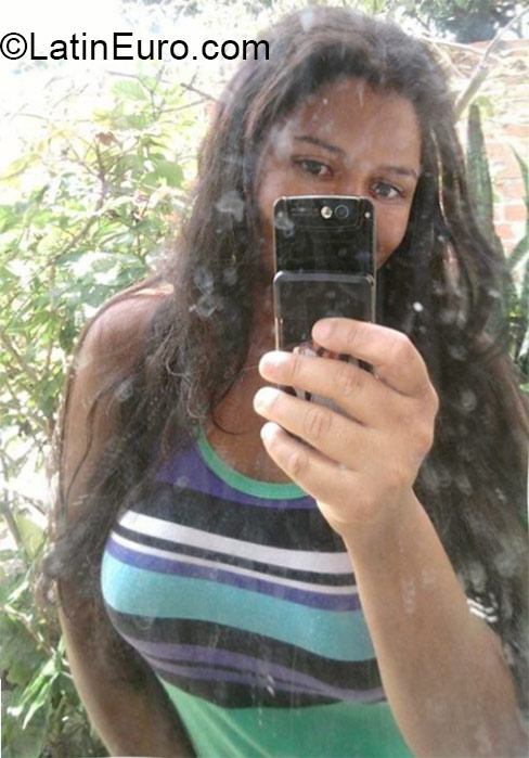 Date this beautiful Brazil girl Erika from Brasilia BR9248