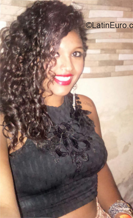 Date this passionate Brazil girl Quesa from Brasilia BR9279