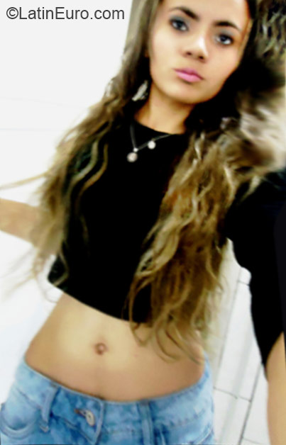 Date this hot Brazil girl Maria from Curitiba BR9286