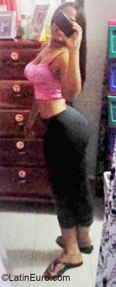 Date this hard body Dominican Republic girl Yesenia from Bonao DO21816