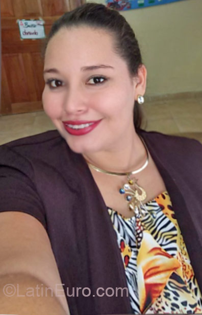 Date this happy Panama girl Cintia from Panama PA587