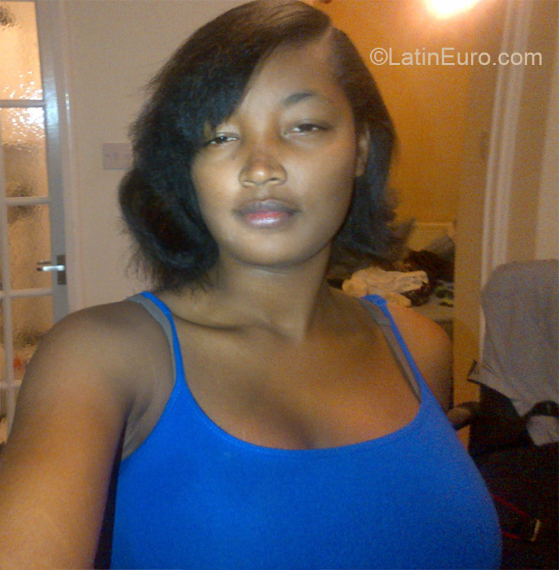 Date this charming Jamaica girl Stephanie from Kingston JM2032