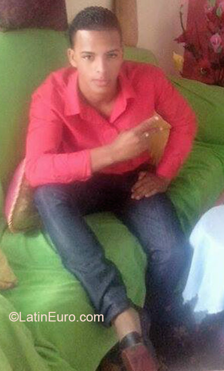 Date this tall Dominican Republic man Yendri from Santo Domingo DO22077