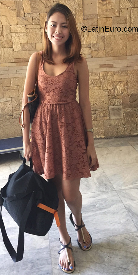 Date this foxy Philippines girl Mica from Bacolod PH771