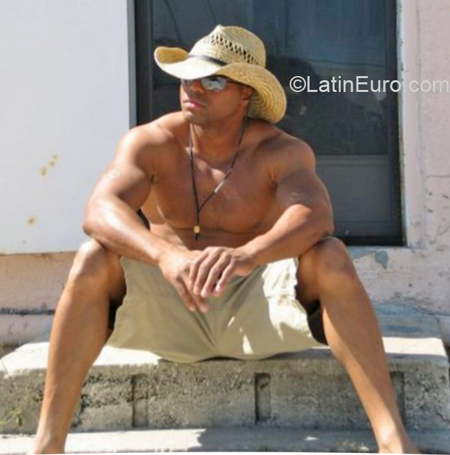 Date this attractive United States man Scorpioking from Miami US16136