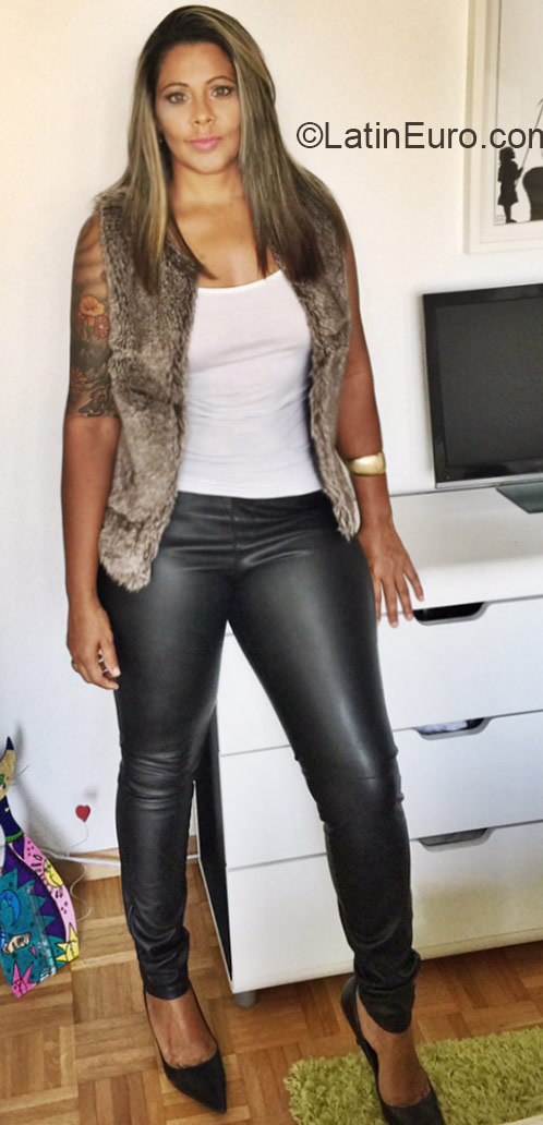 Date this lovely Switzerland girl Fernanda from Bulle CH134