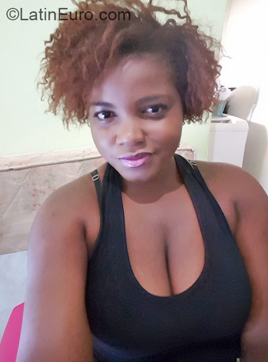 Date this nice looking Brazil girl Celcia from Rio De Janeiro BR9343