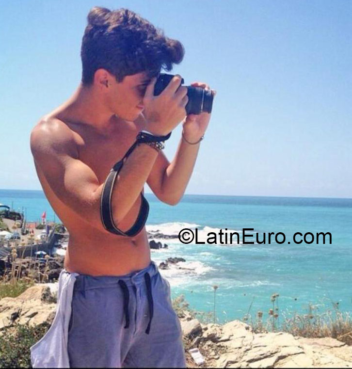 Date this athletic United States man Leo from New York US16180