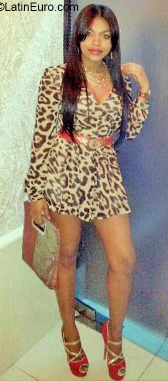 Date this happy United States girl Crisbal from Miami US16197