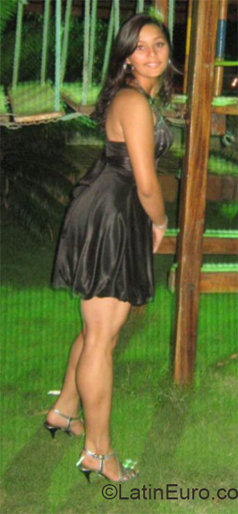 Date this happy Venezuela girl Maria from Maracaibo VE528