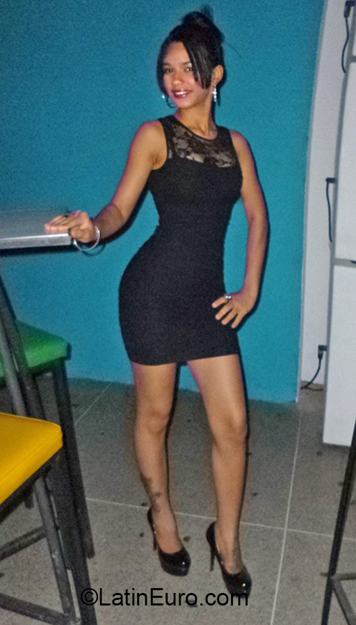 Date this young Cuba girl Zenien from Havana CU61