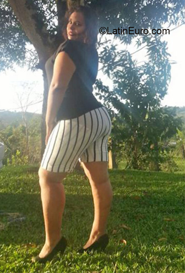 Date this delightful Honduras girl Yolanda from Puerto Cortes HN2784
