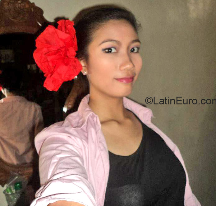 Date this fun Philippines girl Shairia from Angadanan PH799
