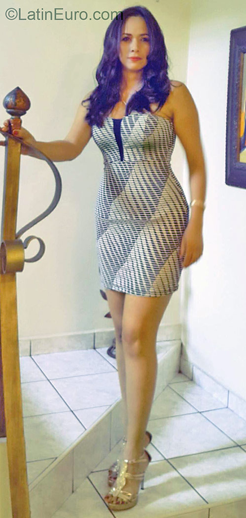 Date this cute Honduras girl Nanoska from Tegucigalpa HN1602
